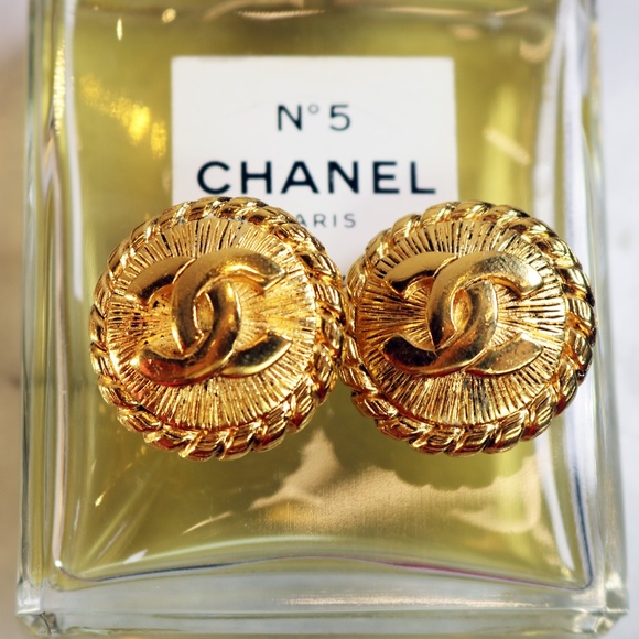 Chanel CC Logo Gold Plated Earrings ~ Vintage Chanel Clip-on Earrings ~ EUC - Picture 1 of 16